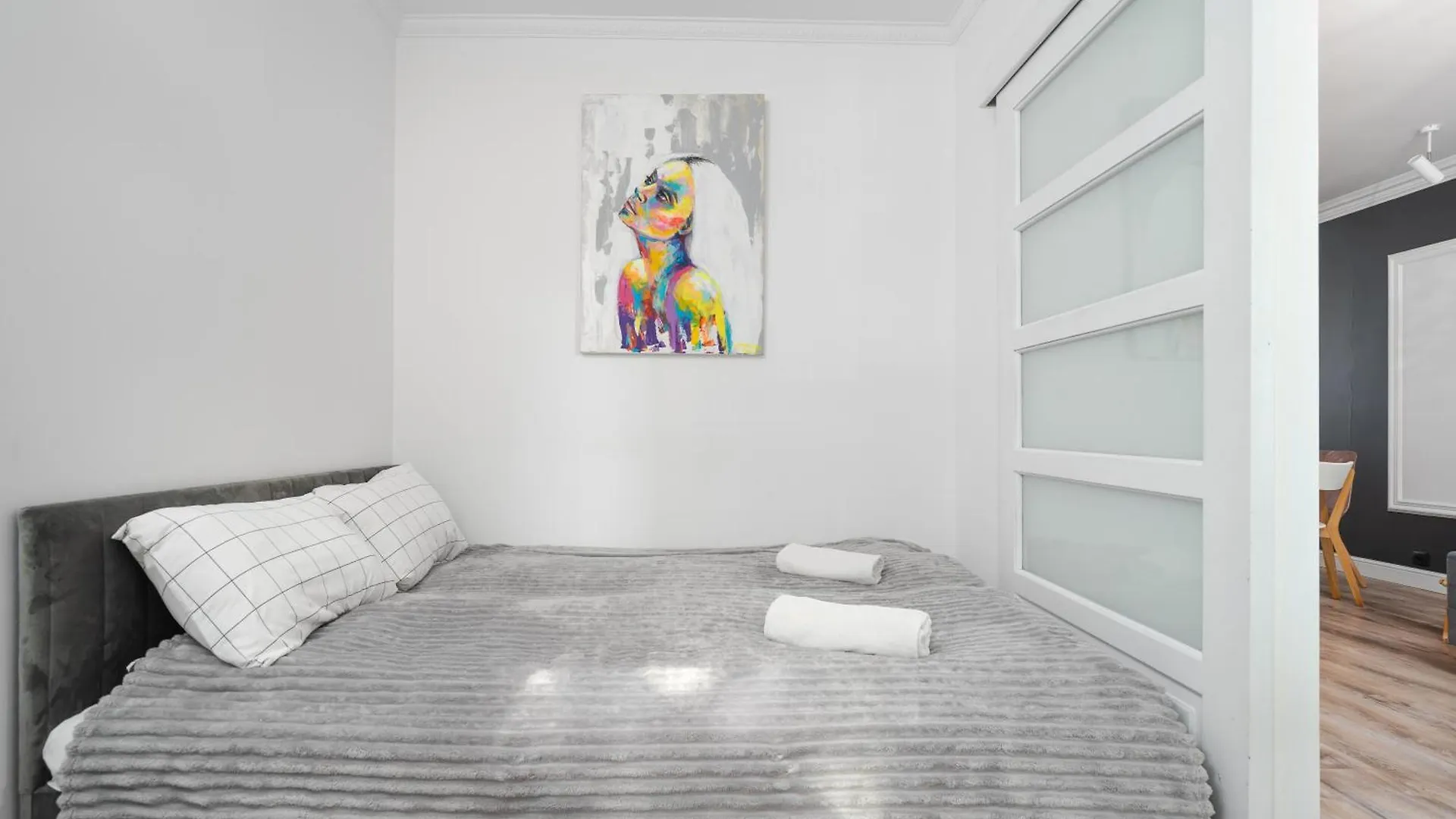 Central Warsaw Apartment - Great Location - Cozy One Bedroom Apartment In Warsaw - Solidarnosci 64 Poland