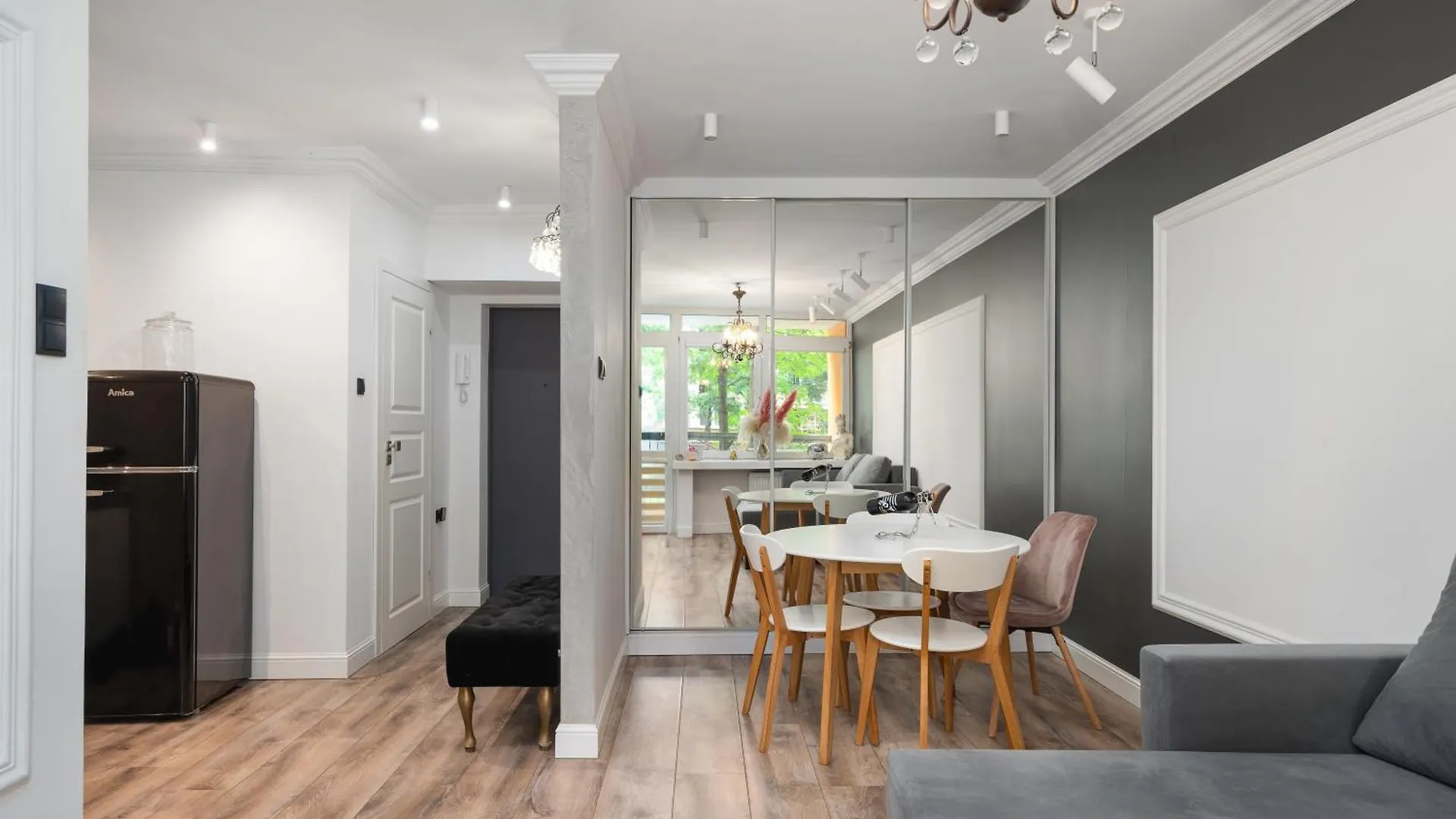 Central Warsaw Apartment - Great Location - Cozy One Bedroom Apartment In Warsaw - Solidarnosci 64 contacts